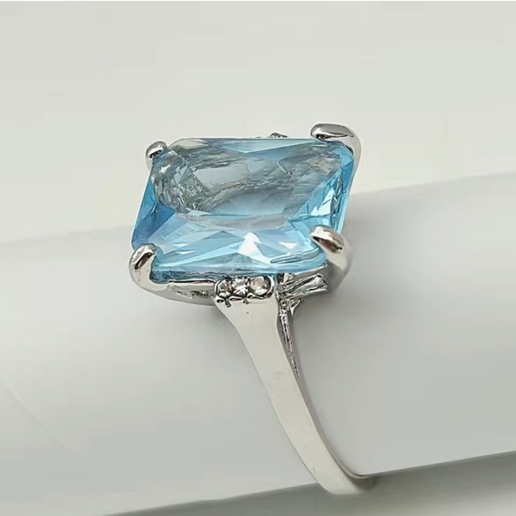 Women's Ocean Blue Large Rectangle Zircon Ring Size 9 - Picture 6 of 7